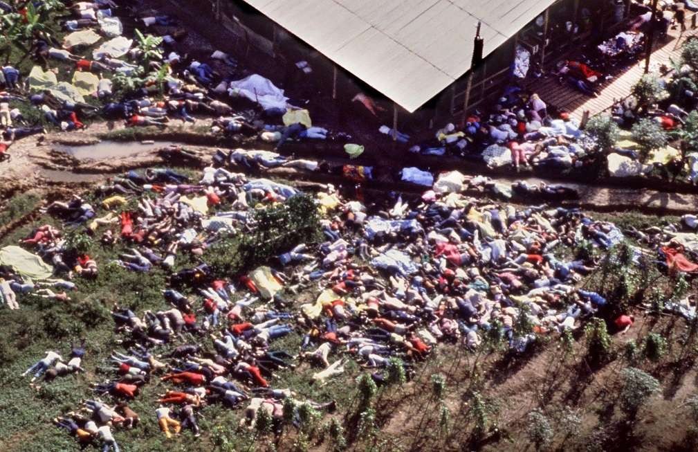 Bunuh diri massal pengikut sekte Peoples Temple, pimpinan Jim Jones di Guyana, Amerika Selatan, pada 1978. (Foto: AP)