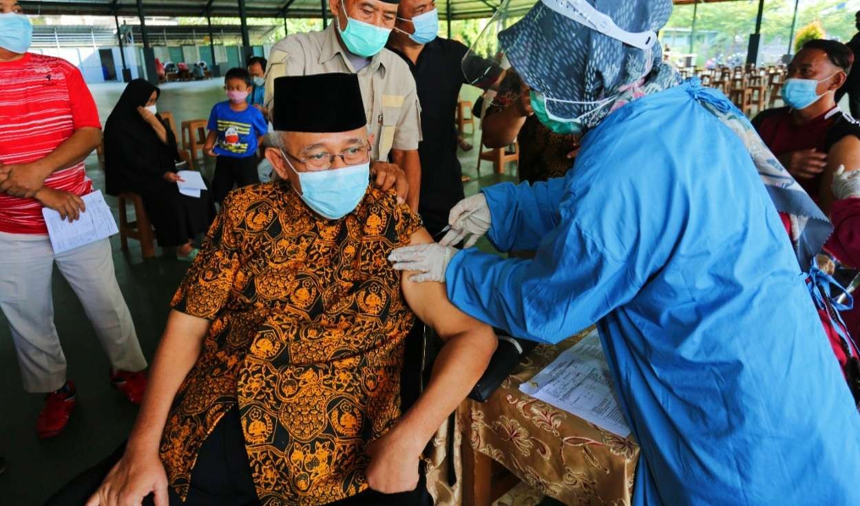 Pelaksanaan vaksinasi booster Covid-19 di Kantor DPP LDII Jakarta. (Foto: MC LDII)