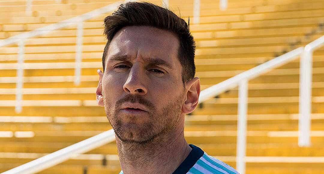 Lionel Messi mengusung dua tekad sekaligus di Piala Dunia Qatar 2022, yakni pemain dengan penampilan terbanyak dan merengkuh gelar juara dunia. (Foto: Twitter/@TeamMessi)