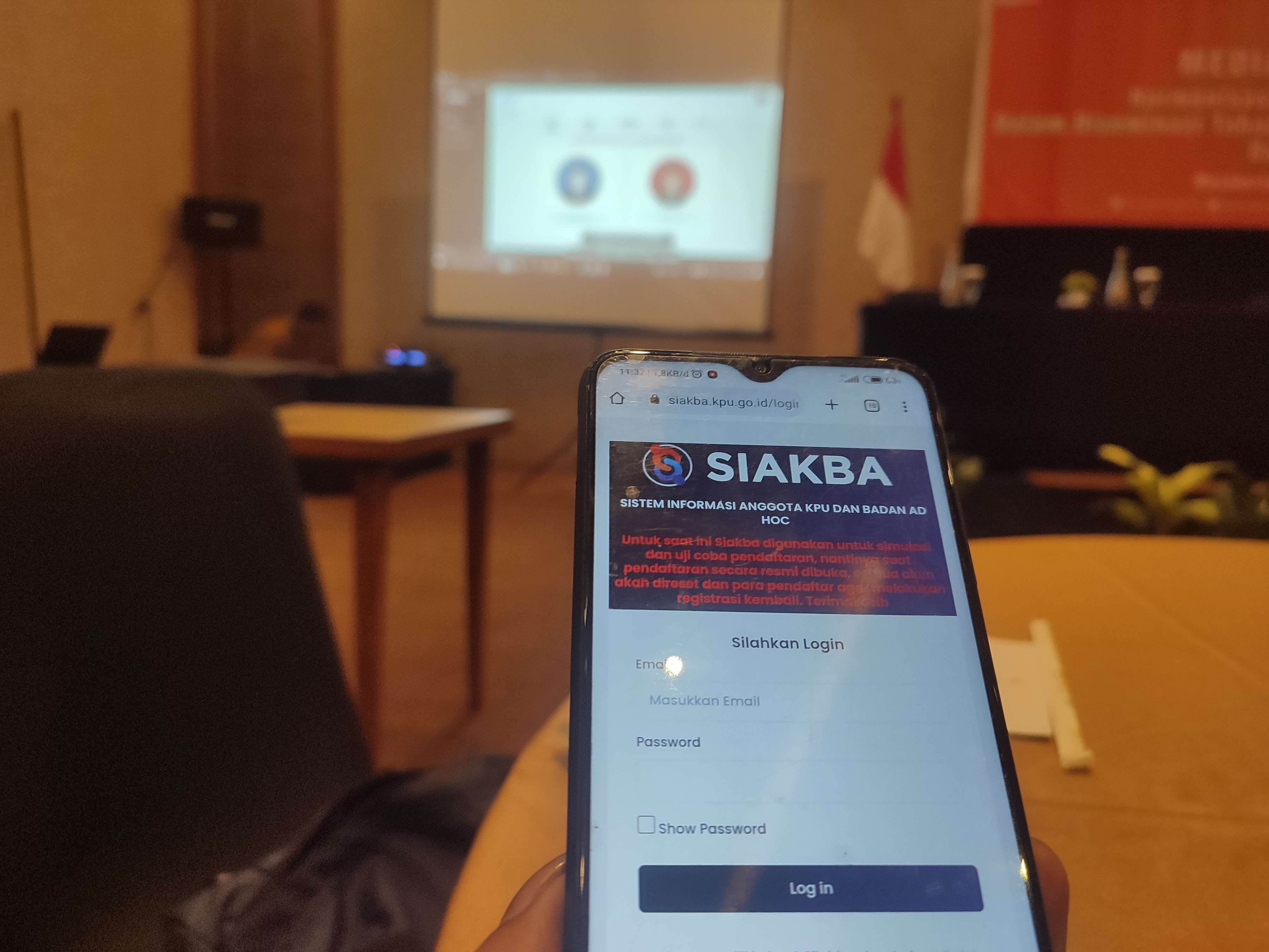 Pendaftaran PPK-PPS melalui aplikasi Siakba.(Foto: Deni Lukmantara/Ngopibareng.id)