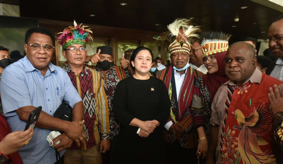 Masyarakat Papua  menyambut gembira dengan sahkannya UU Pemekaran Papua Barat Daya  menjadi Provinsi baru dengan mendatangi  Ketua  DPR RI ( MC DPR )