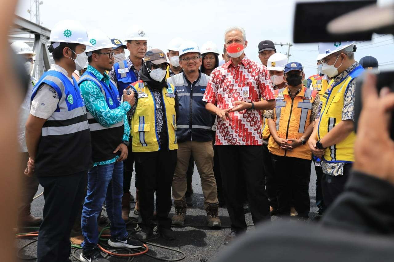 Ganjar saat melakukan sidak pembangunan Jembatan Wonokerto, Demak, Jumat 18 November 2022