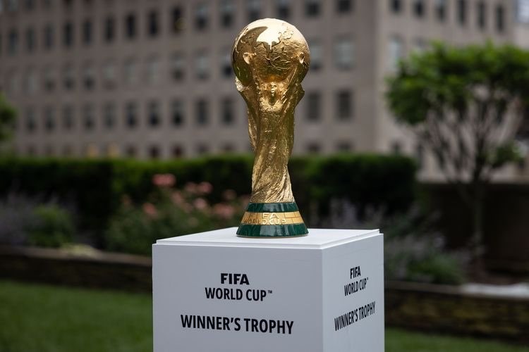 Trofi Piala Dunia saat dipamerkan di New York, Amerika Serikat (Foto: AFP)