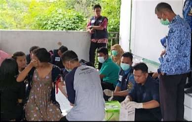 Petugas Dinkes Situbondo skrining 41 PSK di eks lokalisasi Gunung Sampan temukan 5 PSK terinfeksi HIV. (Foto: Dinkes Situbondo)