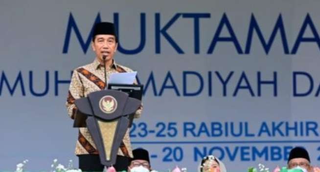 Presiden Joko Widodo (Jokowi) saat membuka Muktamer Muhammadiyah ke-48 di Solo, Sabtu 19 November 2022. Pemilihan Ketua Umum PP Muhammadiyah digelar Minggu, 20 November. (Foto: BPMI Setpres)