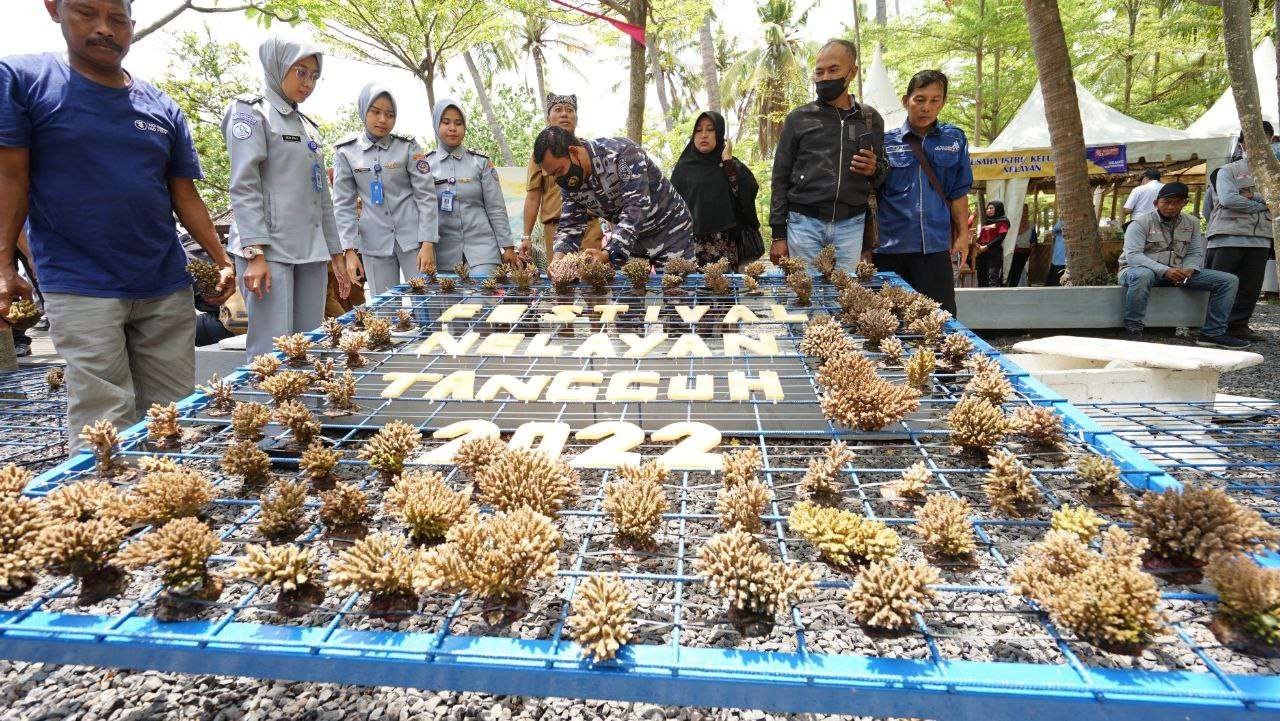 Proses penanaman terumbu karang juga ditampilkan dalam Festival Nelayan Tangguh. (Foto: Istimewa)