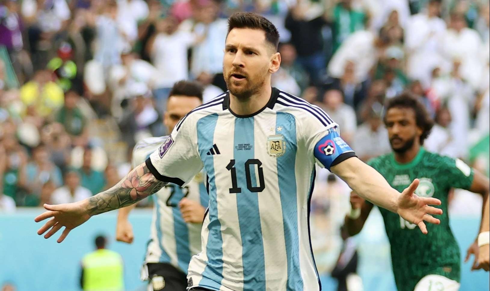 Lionel Messi mencetak gol tunggal untuk membawa Argentina unggul 1-0 di babak pertama matchday 1 Grup C Piala Dunia Qatar 2022