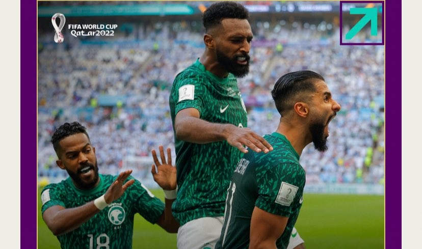 Timnas Arab Saudi saat merayakan gol kemenangan kontra Timnas Argentina di Piala Dunia Qatar 2022 (Foto: Fifa.com)