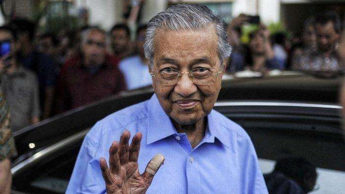 Mantan Perdana Menteri (PM) Malaysia, Mahathir Mohamad berencana jadi penulis setelah kalah telah dalam Pemilu Malaysia, 19 November 2022. (Foto: Utusan Malaysia)