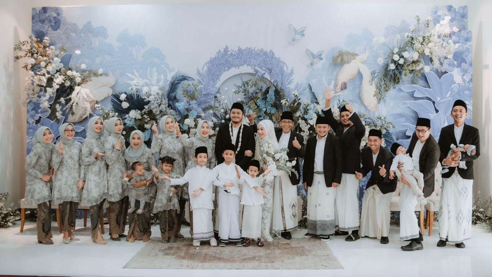 Acara pernikahan di antara mengantarkan anak agar senantiasa berpisah diri pada Allah Ta'ala. (Ilustrasi)