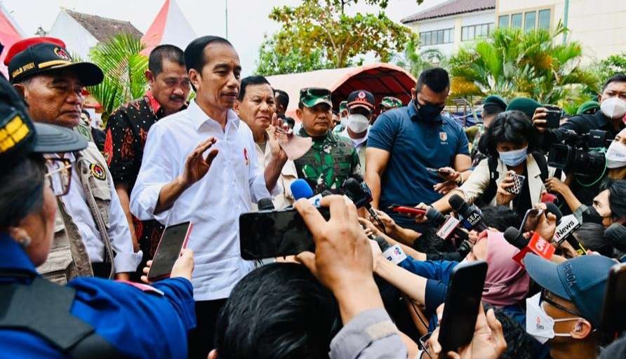 Presiden Jokowi kembali mengunjumgi korban gempa di Kabupsten Cianjur Jawa Barat untuk memastikan seluruh korban tertangani  dengan baik ( foto: Setpres)