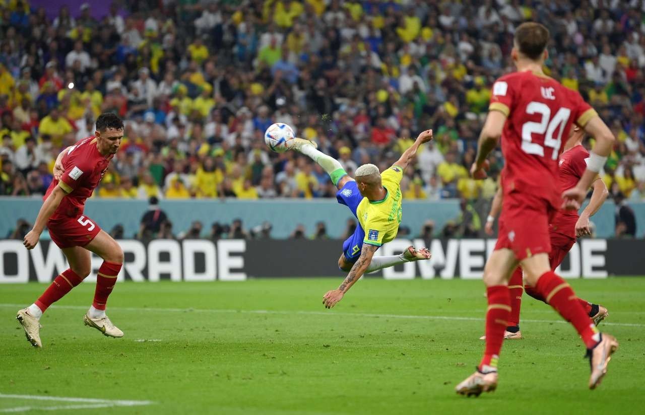 Richarlison membawa Timnas Brasil memimpin klasemen sementara Grup G usai kalahkan Serbia di babak penyisihan Piala Dunia 2022. (Foto: FIFA)