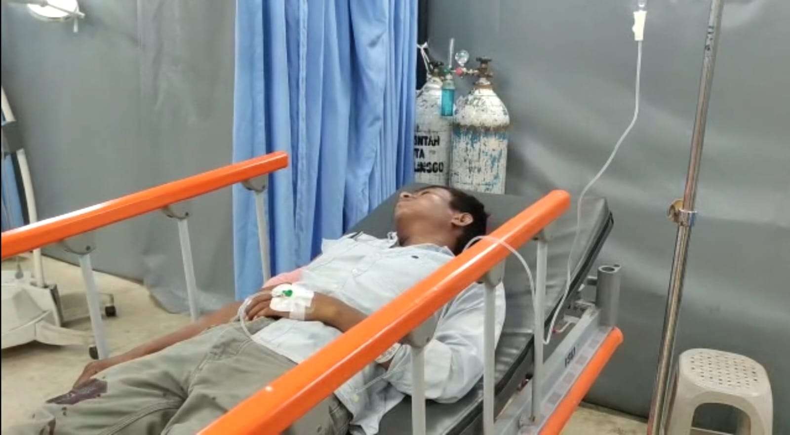 Salah satu korban pembacokan sedang dirawat di RSUD dr. Mohamad Saleh, Kota Probolinggo. (Foto: Ikhsan Mahmudi/Ngopibareng.id)