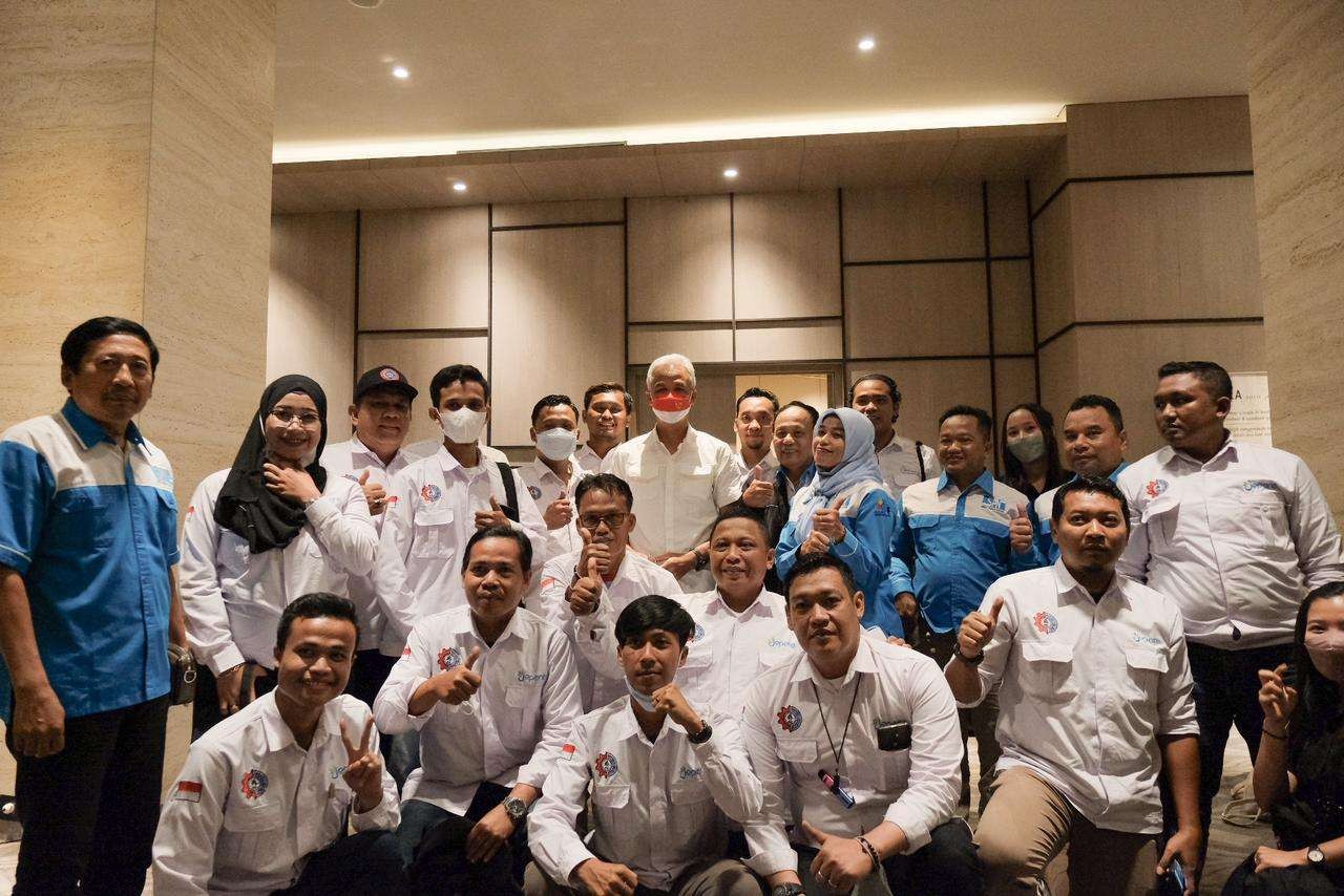 Gubernur Jawa Tengah Ganjar Pranowo rela menemui serikat buruh di sela kunjungan kerjanya di Kota Surakarta, Sabtu, 26 November 2022. (Foto: Dokumentasi Jateng)