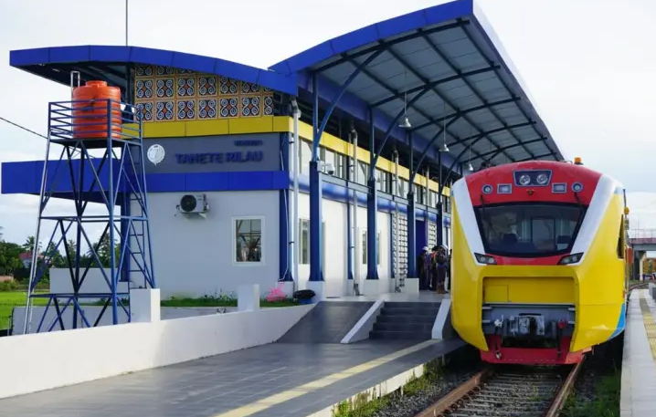 Kereta api pertama di Sulawesi Selatan. (Foto: Instagram)