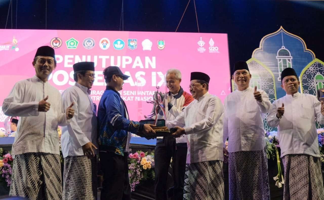 Gubernur Jawa Tengah, Ganjar Pranowo menghadiri penutupan Pospenas IX Solo. Juara umur diraih Jawa Barat. (Foto: Pemprov Jateng)