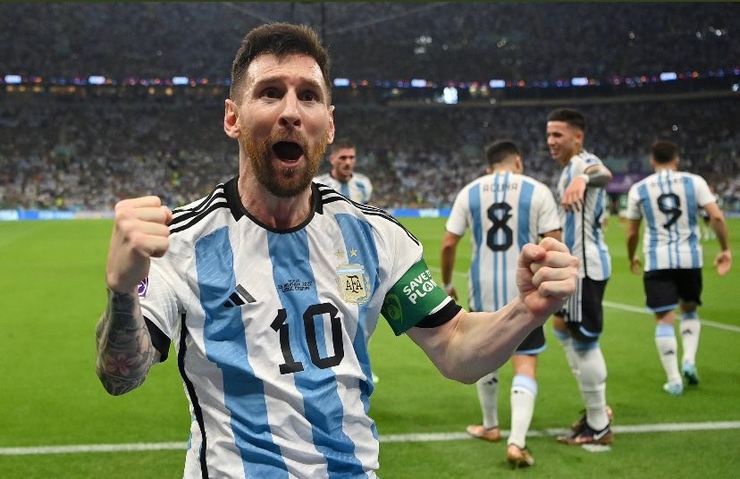 Kapten Timnas Argentina, Lionel Messi usai mencetak gol ke gawang Timnas Meksiko (Foto: Twitter/@FIFAWorldCup)