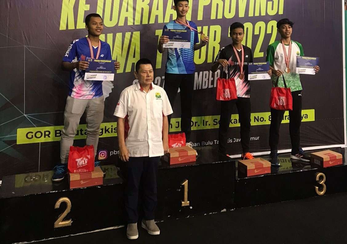 Surya Adi Pambudi, pebulutangkis Pemkab PBSI Lamongan juara di ajang Kejurprov Bulutangkis Jawa Timur 2022. (Foto: Istimewa)