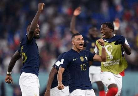 Selebrasi kemenangan Perancis atas Denmark. (Foto: FIFA.COM)