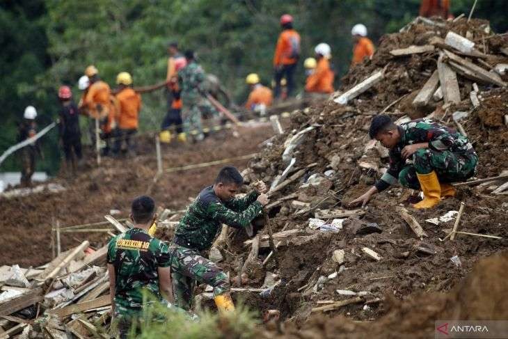 Korban meninggal akibat gempa yang mengguncang wilayah Cianjur, Jawa Barat terus bertambah. BNPB mencatat ada 321 orang meninggal. (Foto: Ant)