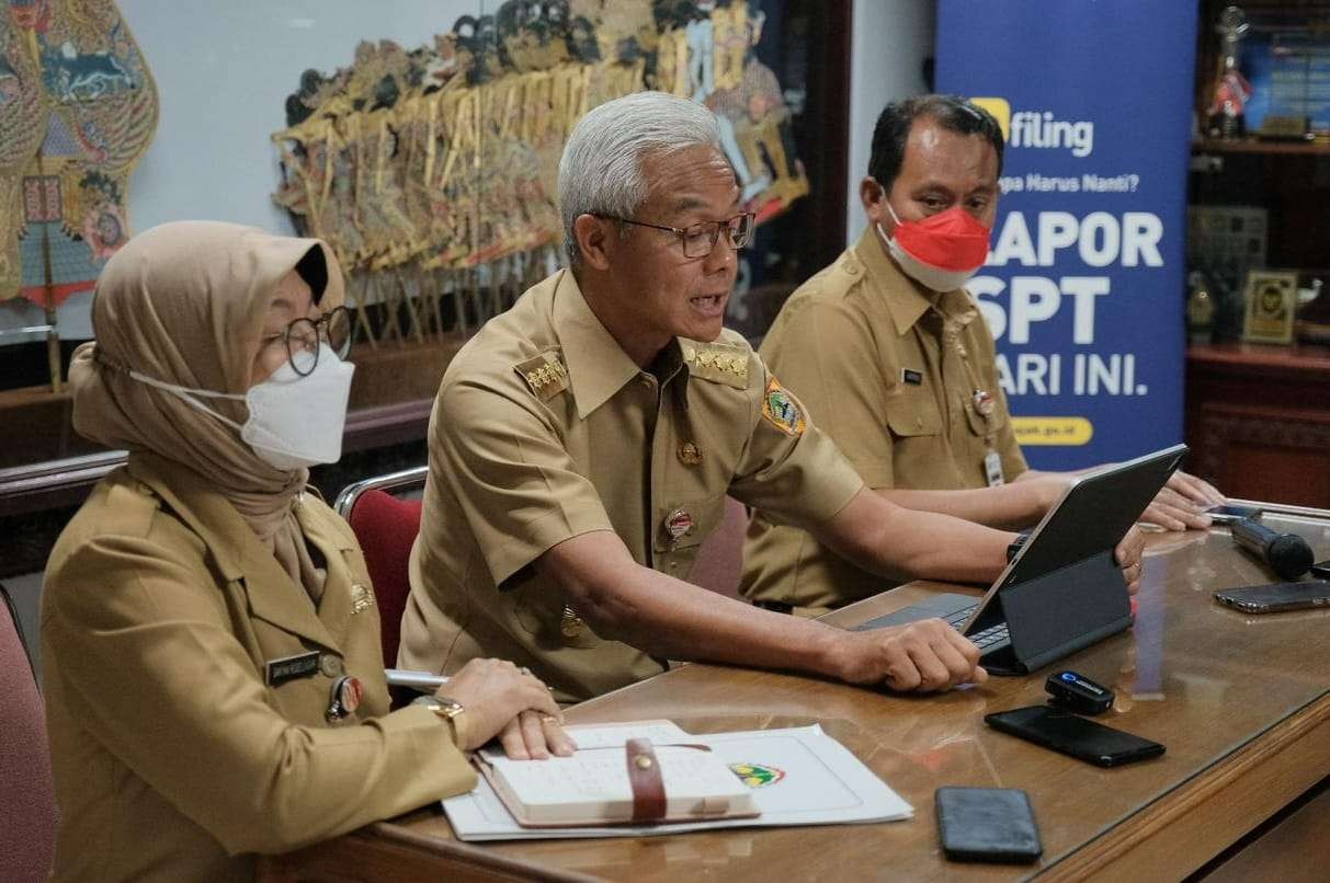 Gubernur Jawa Tengah Ganjar Pranowo mengumumkan kenaikan Upah Minimum Provinsi (UMP) Jawa Tengah sebesar 8,01 persen. (Foto: dok Humas Pemprov Jateng)