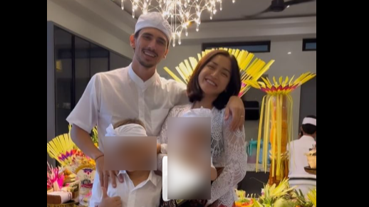 Pasangan Jessica Iskandar dan Vincent Verhaag bersama kedua anaknya syukuran rumah baru di Bali. (Foto: Instagram)
