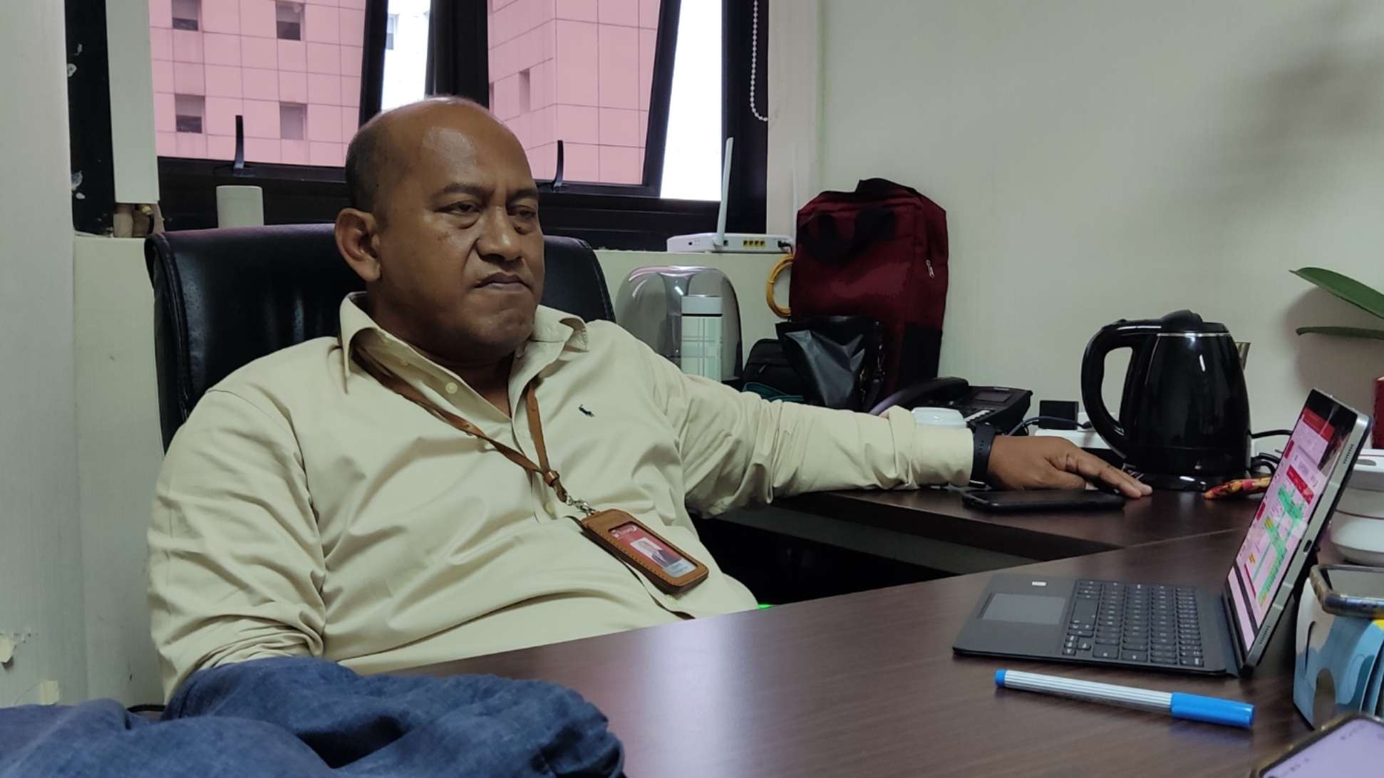 Manajer Tim Bank Jatim, Johanes Koento saat ditemui di Gedung Bank Jatim. (Foto: Fariz Yarbo/Ngopibareng.id)