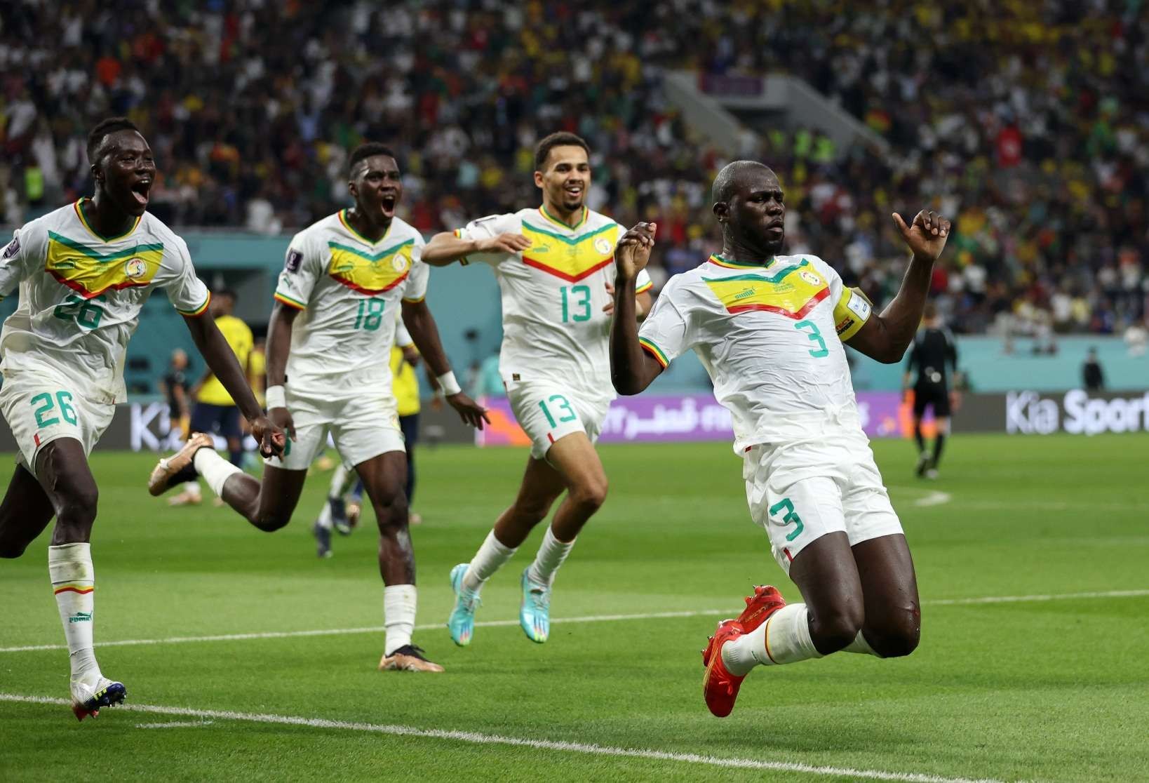 Para pemain Senegal merayakan gol Kalidou Koulibaly. (Foto: Twitter/@FIFAWorldCup)