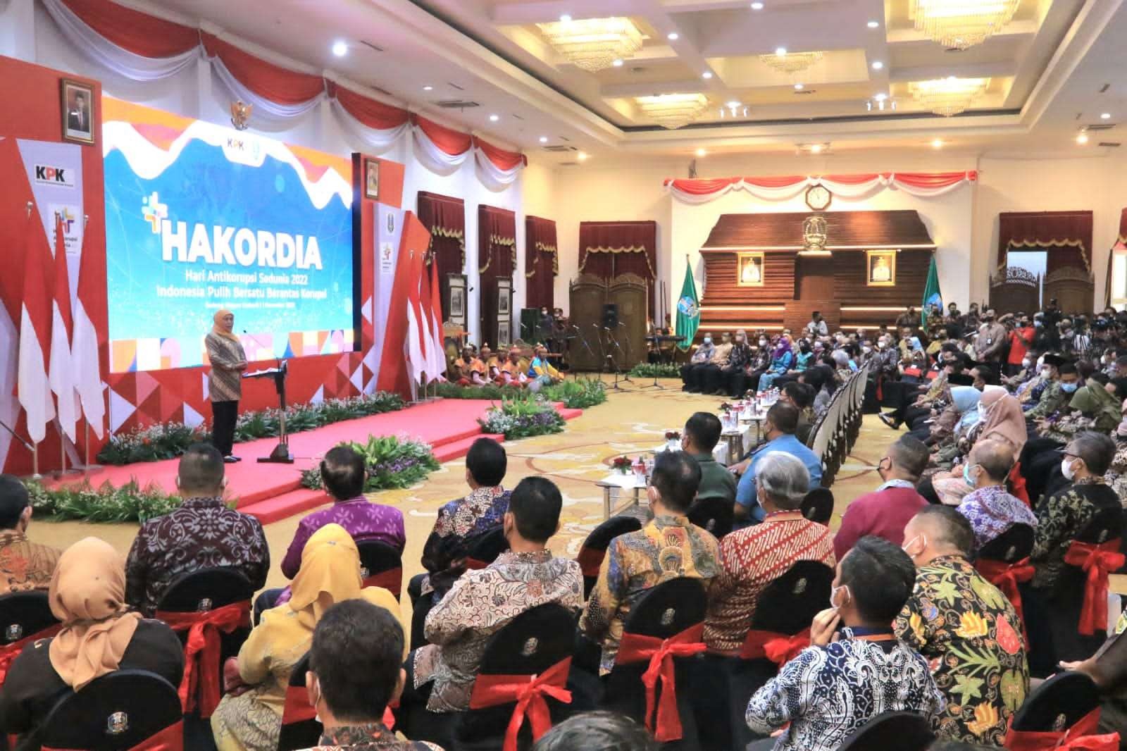 Gubernur Jatim, Khofifah Indar Parawansa saat memberi sambutan dalam pembukaan Road To HAKORDIA 2022 di Gedung Negara Grahadi, Surabaya, Kamis 1 Desember 2022. (Foto: Humas Prov Jatim)