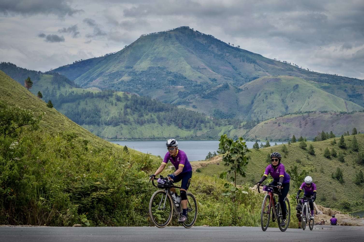 Lake Toba Bike Adventure sebagai sarana untuk memajukan pariwisata Medan dan Toba. ini merupakan juara 1 lomba foto yang diselenggarakan oleh panitia LTBA 2022.