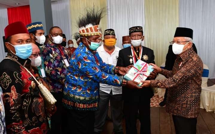 Wapres KH Ma'ruf Amin menerima aspirasi raja, kepala suku dan kepala adat Papua Barat. (Foto: BPMI Setwapres)