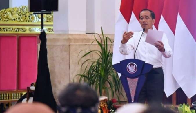 Presiden Jokowi puji Menteri ATR/BPN berhasil menuntaskan konflik agraria suku anak dalam di Jambi ( foto: BPMI Setpres )