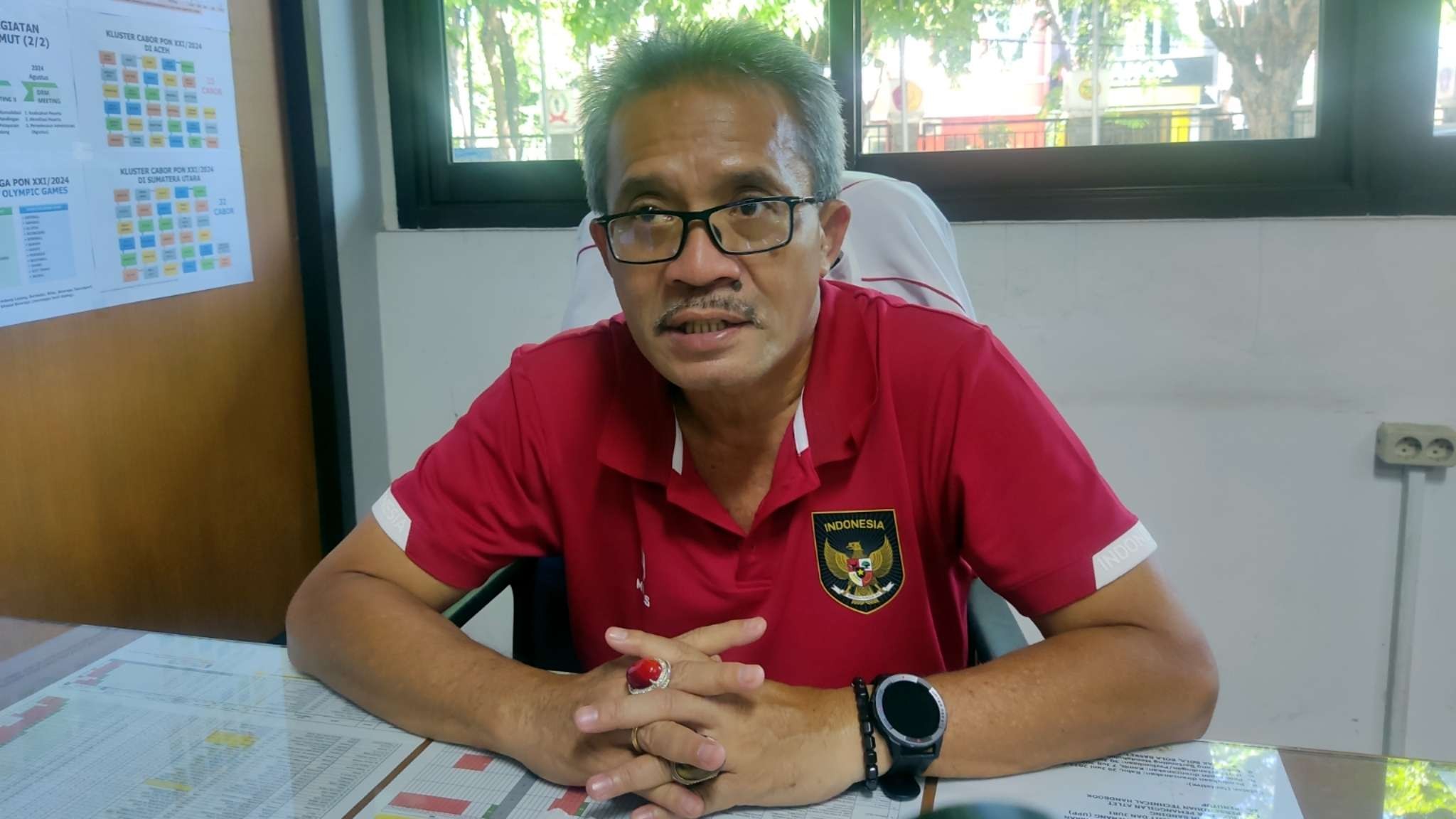 Kabid Binpres KONI Jatim, Dudi Harjantoro menjelaskan soal pembagian venue pertandingan Porprov Jatim VIII. (Foto: Fariz Yarbo/Ngopibareng.id)