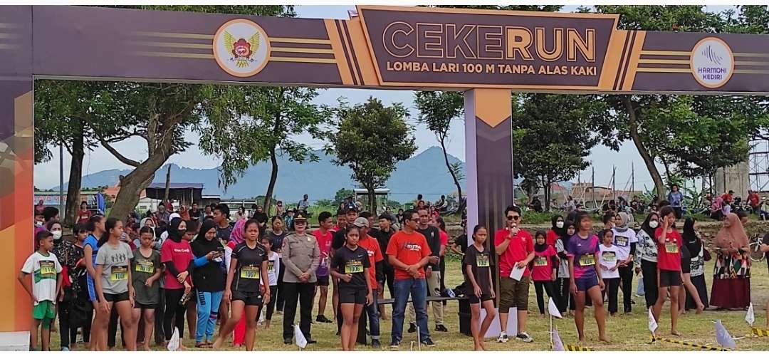 Tarik Wisatawan Olahraga, Disbudparpora Kota Kediri Gelar Lomba Lari Cekerun  (Foto: Fendi Lesmana/Ngopibareng.id)