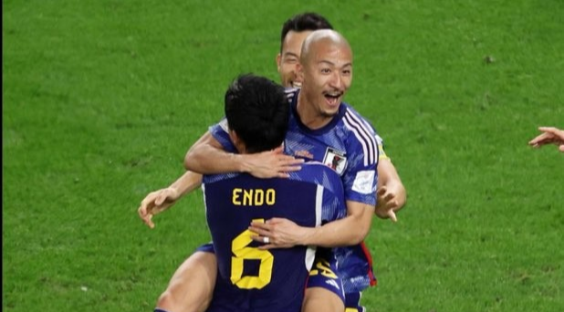 Striker Timnas Jepang, Daizen Maeda usai mencetak gol ke gawang Kroasia (Foto: Twitter/@FIFAWorlCup)