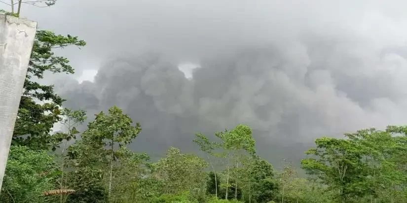 Luapan awan panas erupsi gunung Semeru. (Foto: BPBD Lumajang)