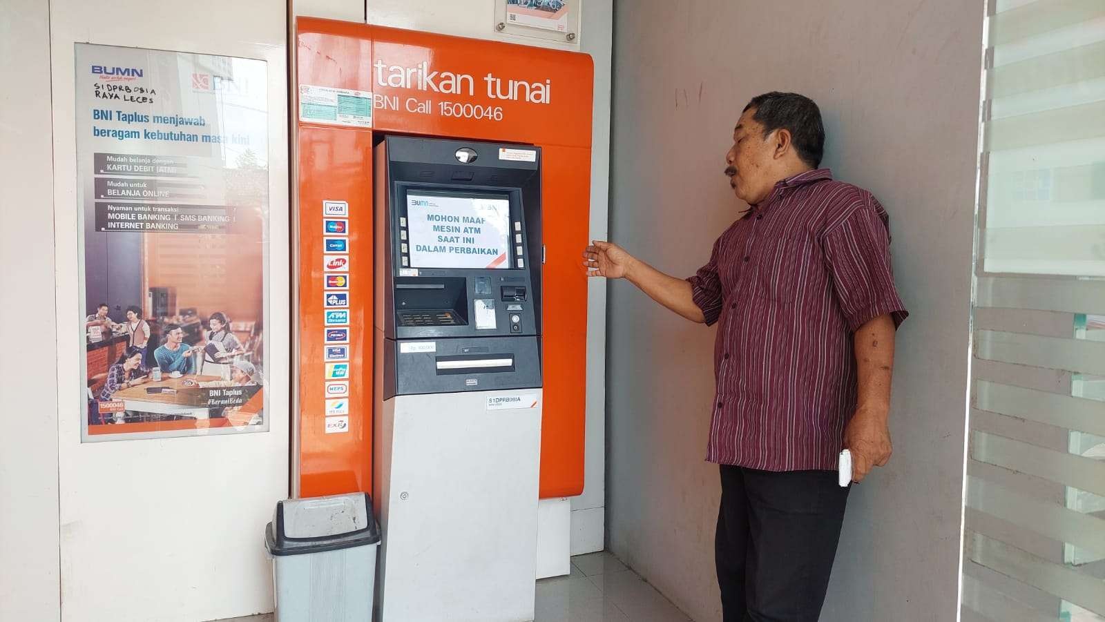 Mesin ATM BNI di Jalan Raya Leces, Kabupaten Probolinggo dibobol pencuri, uang tunai Rp380 juta amblas. (Foto: Ikhsan Mahmudi/Ngopibareng.id)