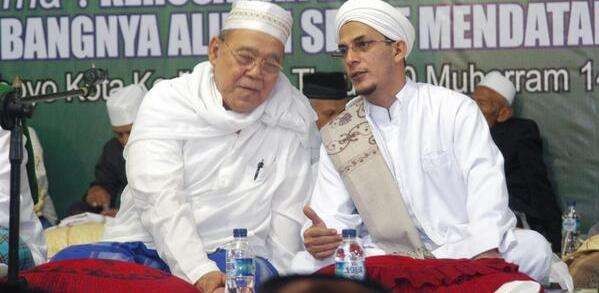 KH Idris Marzuqi Lirboyo (almaghfurlah) dan Habib Abu Bakar Assegaf Pasuruan. (Foto: dok/Ngopibareng.id