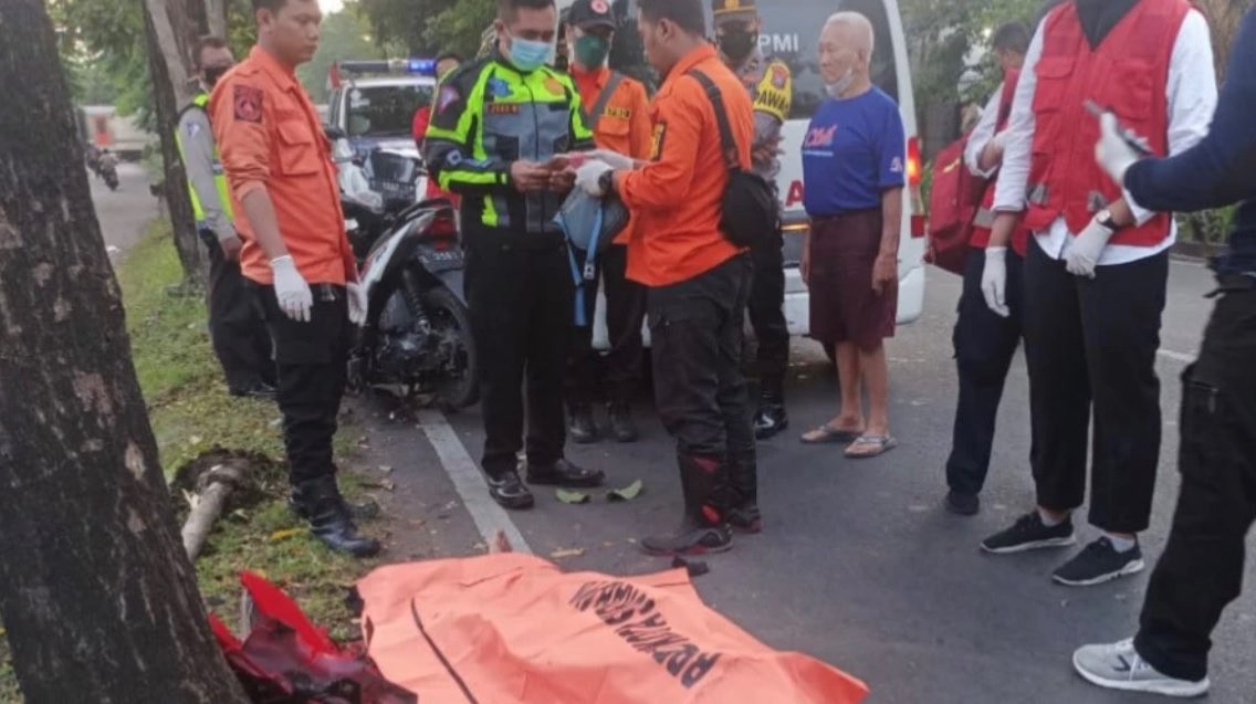 Kecelakaan tunggal yang terjadi di Jalan Ambengan (Foto: Command Center 112)