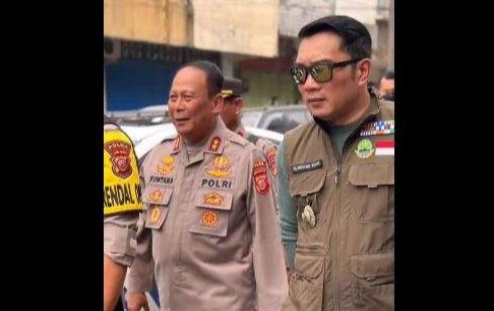 Gubernur Jawa Barat, Ridwan Kamil, berkoordinasi dengan pihak kepolisian terkait kasus bom bunuh diri di Polsek Astana Anyar, Rabu 7 Desember 2022. (Foto: Twitter @ridwankamil)