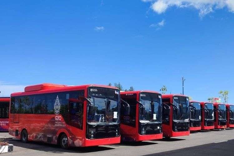 Bus listrik KTT G20 di Bali yang akan dibagikan ke beberapa kota, termasuk Surabaya. (Foto: Damri)