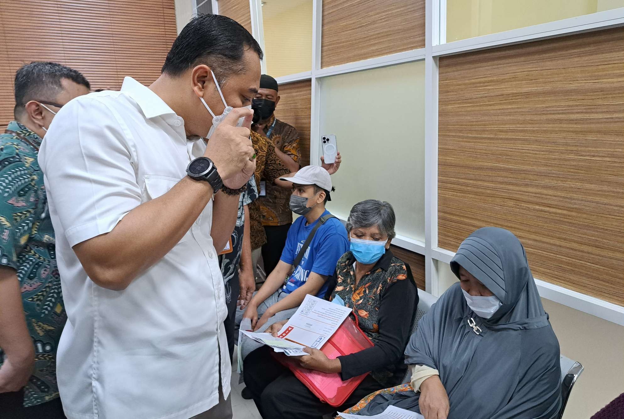 Sidak yang dilakukan Walikota Surabaya Eri Cahyadi di RSUD Dr Soewandhie pagi tadi. (Foto: Pita Sari/Ngopibareng.id)