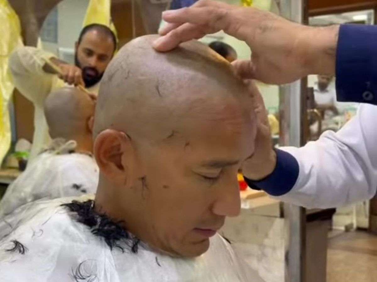 Momen Menteri Pariwisata dan Ekonomi Kreatif (Menparekraf) cukur habis rambutnya hingga plontos usai umrah. (Foto: Instagram @sandiuno)