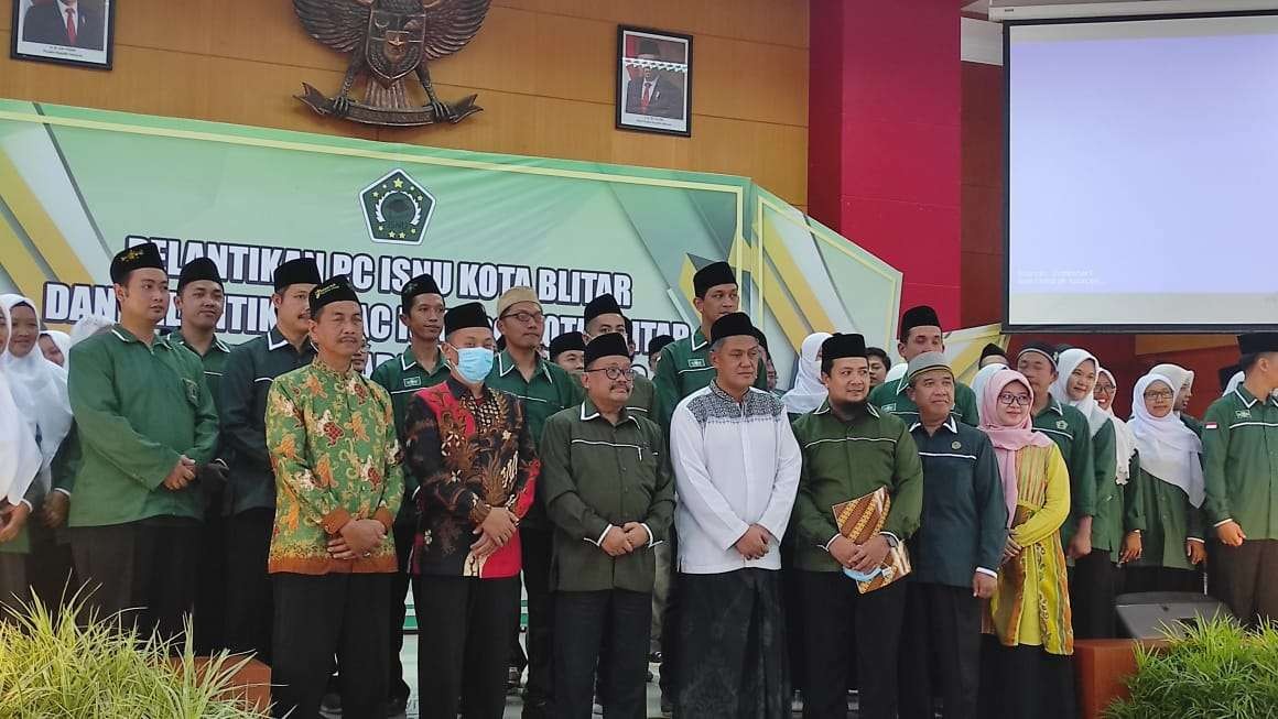 Ketua ISNU Jawa Timur M Mas'ud Said bersama para tokoh pada dalam acara pelantikan PC ISNU Kota Biltar di Balai Pertemuan Pemkot Blitar, Minggu 10 Desember 2022. (Foto: isnu-jatim)
