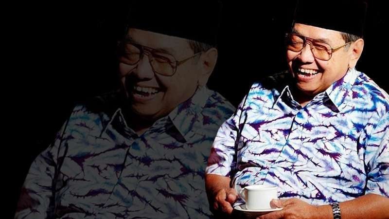 KH Abdurrahman Wahid alias Gus Dur, ketawa menyehatkan. (Foto: dok/Ngopibareng.id)