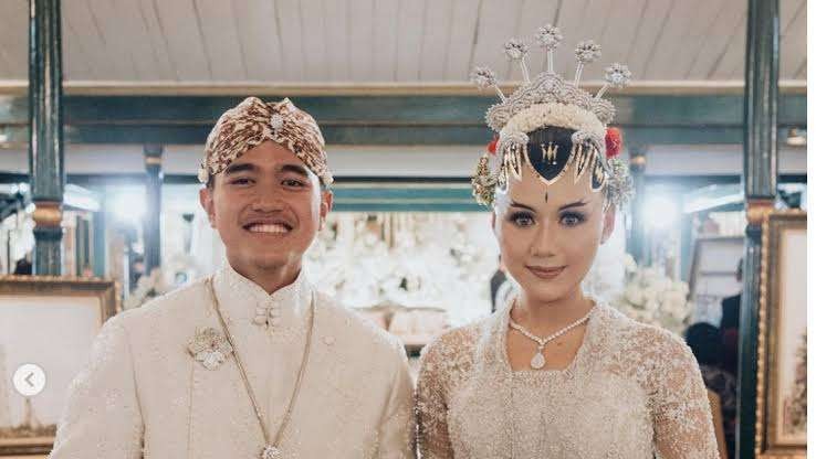 Pasangan Kaesang Pangarep dan Erina Gudono menggelar tasyakuran pernikahan di Solo, Minggu 11 Desember 2022. (Foto: YouTube)