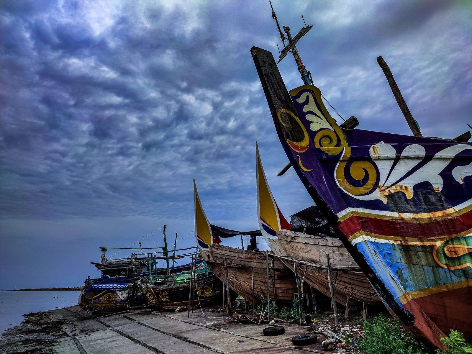 Keterangan Foto : Perahu Ijon Ijon karya budaya asli Desa Kandang Semangkon  Kecamatan Paciran Lamongan (Foto: Dinas Kominfo Lamongan)