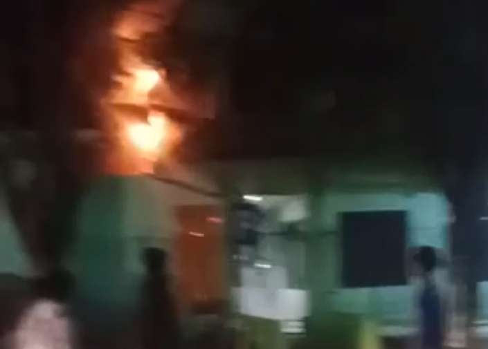 Poli Gigi RSUD dr. Mohamad Saleh, Kota Probolinggo terbakar diduga akibat korsleting saluran blower di temboknya. (Foto: tangkapan layar medsos).