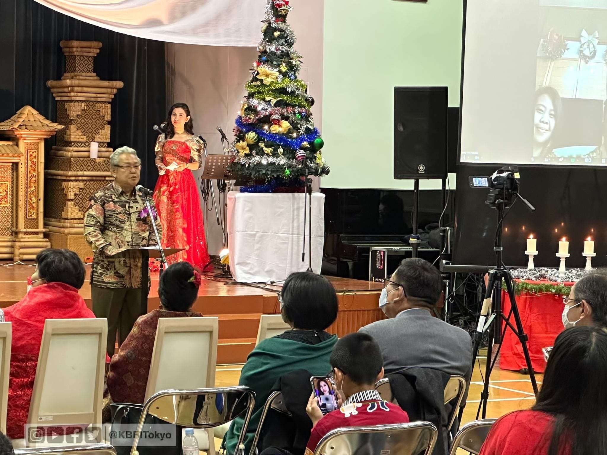 Dubes RI untuk Jepang Heri Akhmadi membuka Perayaan Natal 2022 di Balai Indonesia Sekolah Republik Indonesia Tokyo (SRIT). (Foto: Dokumentasi KBRI Tokyo)