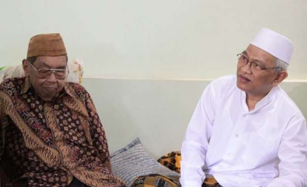 KH Abdurrahman Wahid (Gus Dur) dan KH Ahmad Mustofa Bisri (Gus Mus). (Foto: dok/Ngopibareng.id)